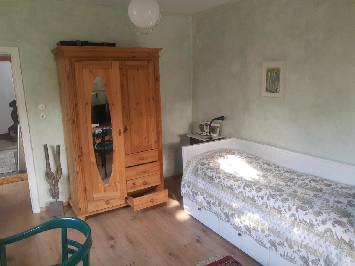 Appartement Gartenzimmer Mit Strassenbahn Zu Dom Und Messe
